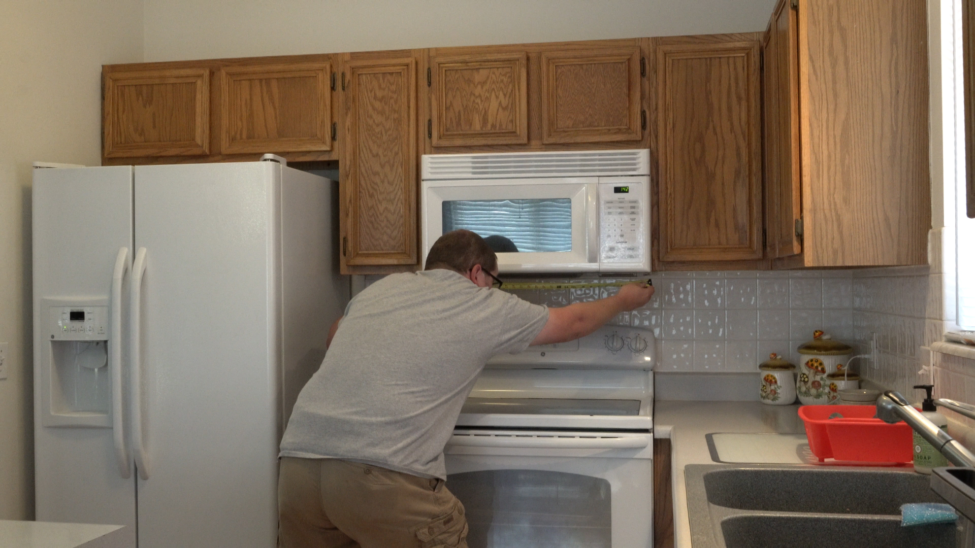 install led strip light in kitchen