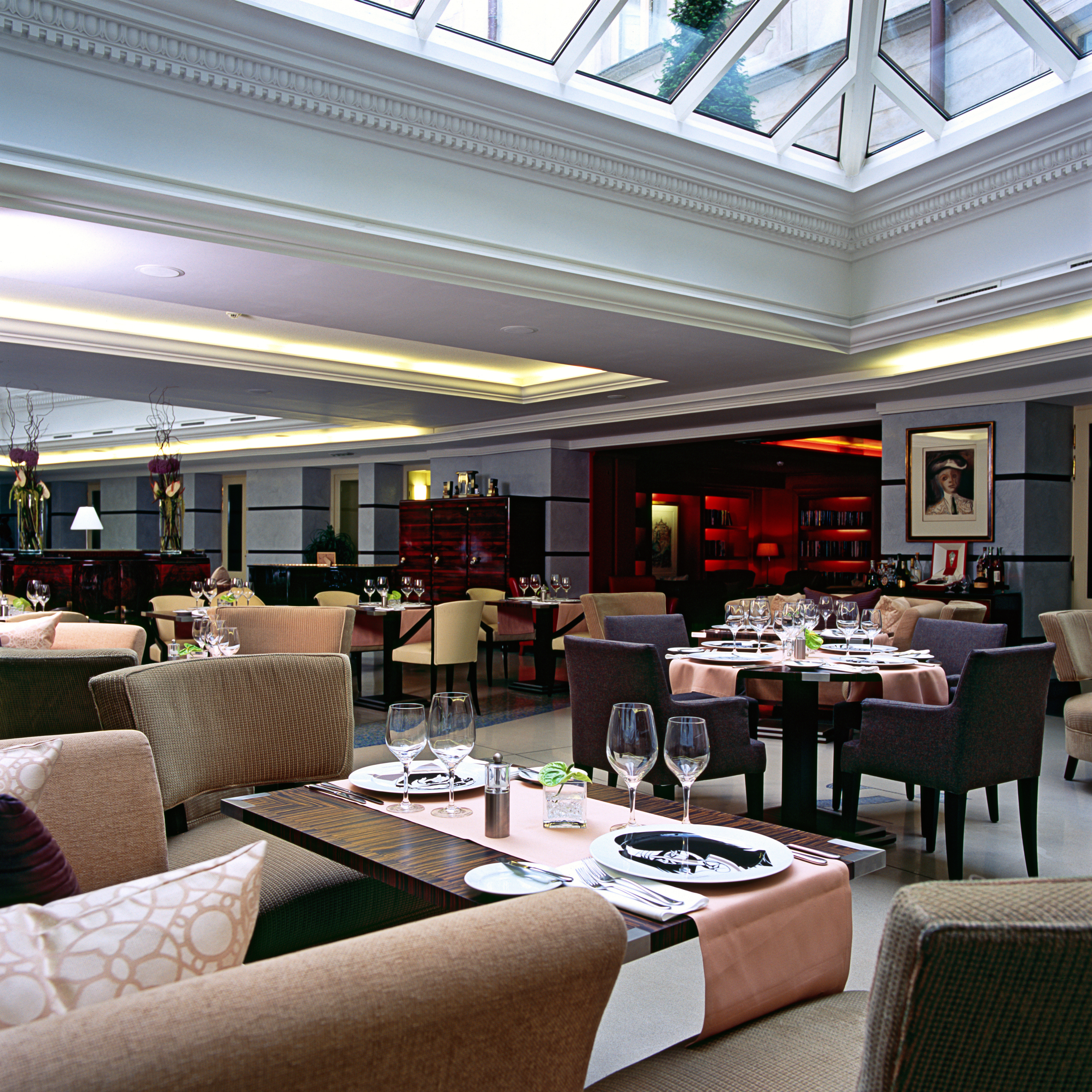 LED restaurant lighting - cove lighting
