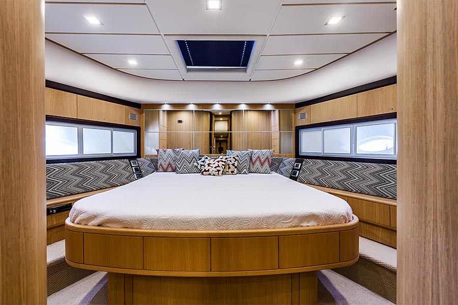 Galera "Dédalo" Yacht-bedroom-ceiling-trim-boat-light-square-led-recessed-lights